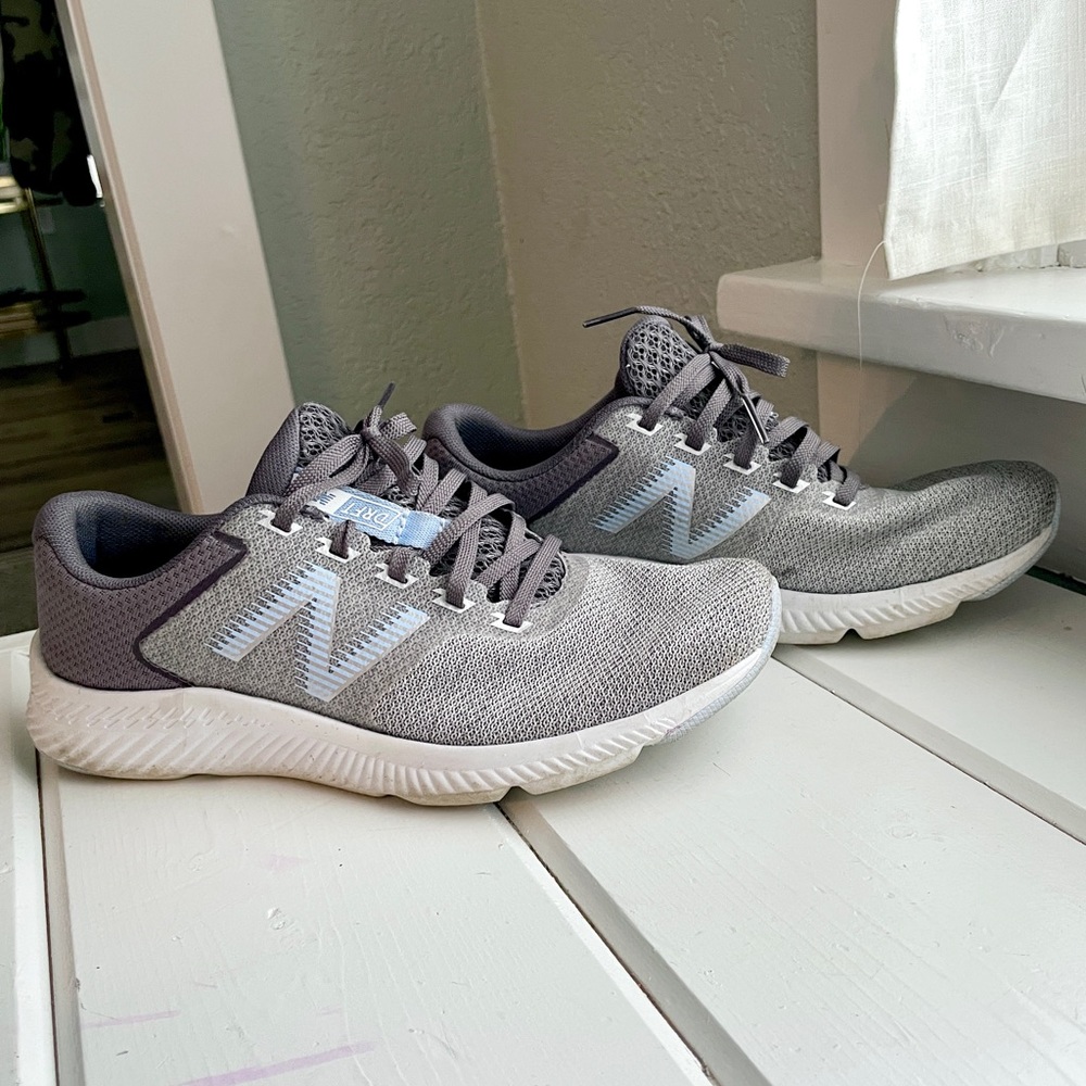 Gray Nike Tenis Shoes